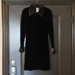 Rabbit Des. Black Velvet w/Leopard collar Sz. 10.